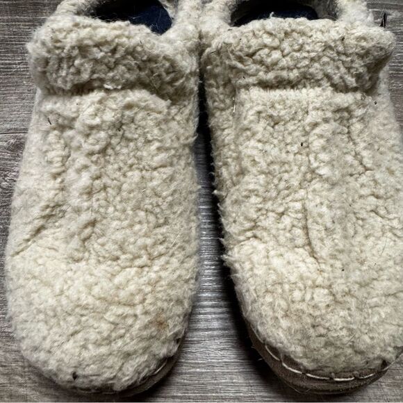 LL Bean Fluffy Slippers Size 8 - Picture 4 of 9
